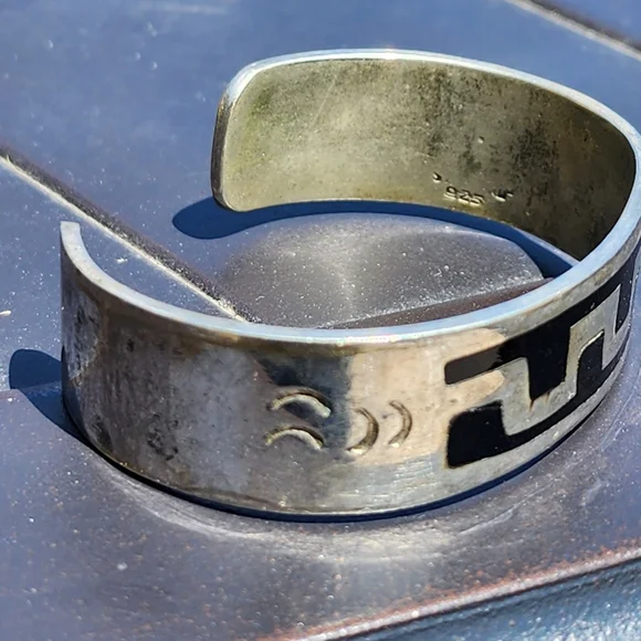 Vintage old sterling silver Native American Mexican? cuff bracelet ename… - Picture 3 of 8